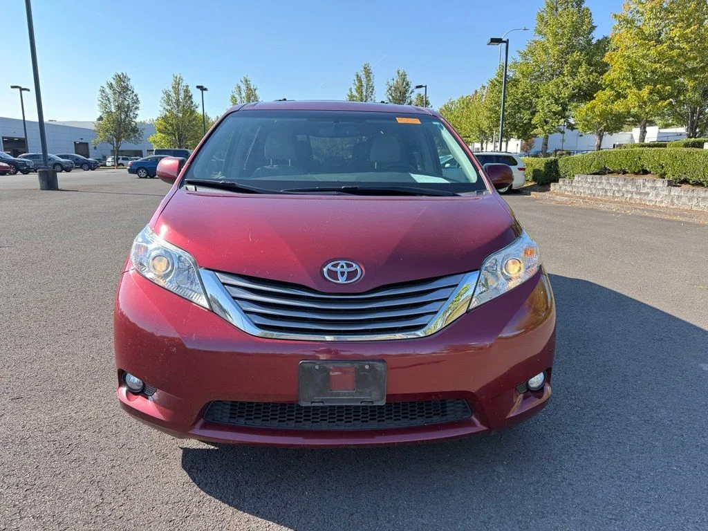 Used 2016 Salsa Red Pearl Toyota XLE image 2