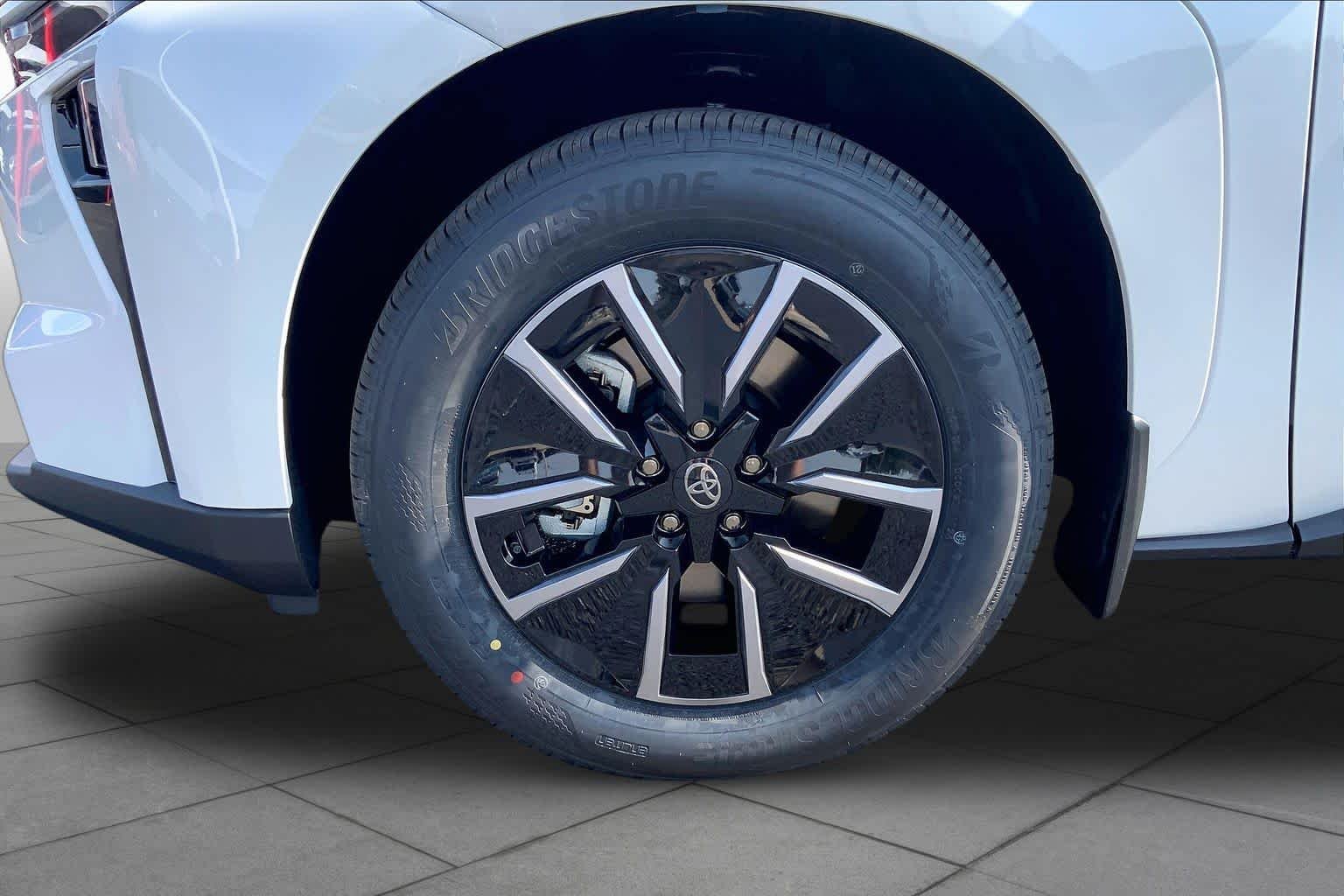 New 2026 Wind Chill Pearl Toyota XLE image 11