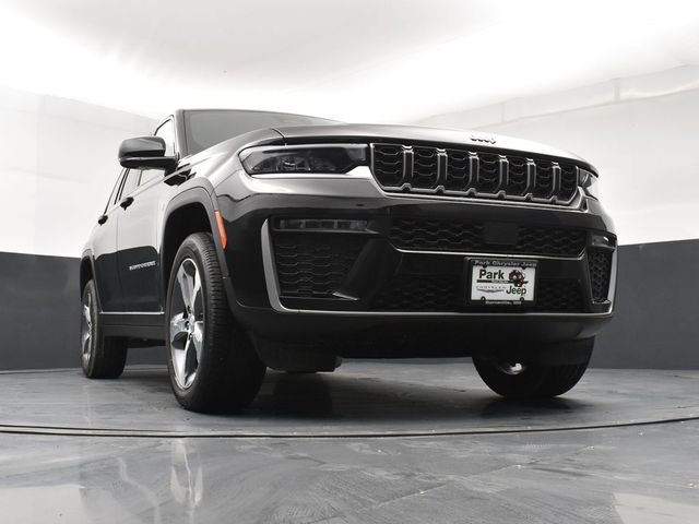 New 2026 Diamond Black Crystal Pearl-Coat Exterior Paint Jeep Limited image 19