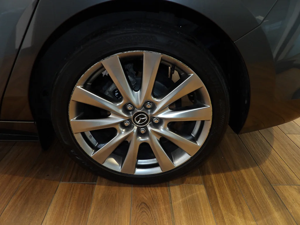 Used 2021 Machine Gray Metallic Mazda Premium image 9