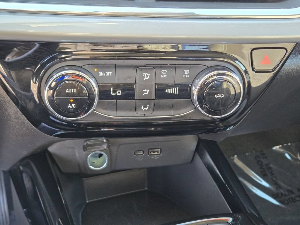 2025 Chevrolet Trax LT - Photo 21