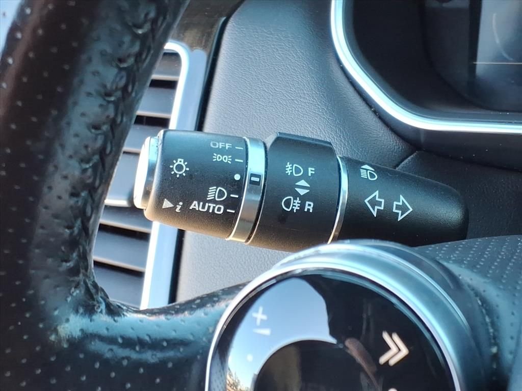 Used 2020 Santorini Black Metallic Land Rover SE image 18