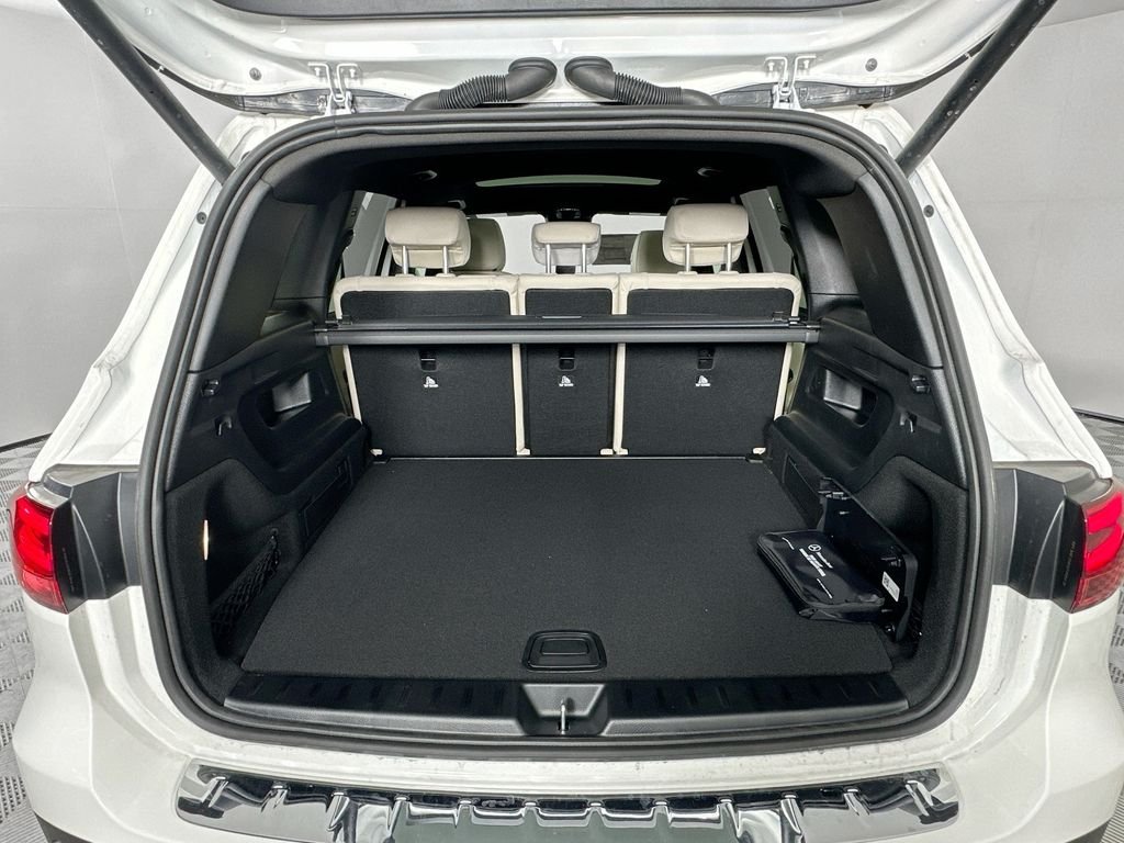 New 2026 Polar White Mercedes-Benz GLB 250 image 25