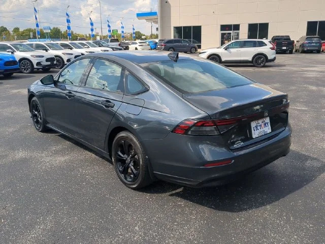 Used 2025  Honda SE image 9