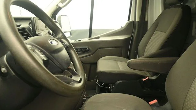 Used 2020 White Ford Cutaway Utility Box image 17