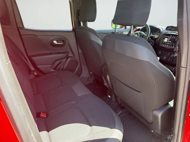 Used 2022 Red Jeep Latitude image 11