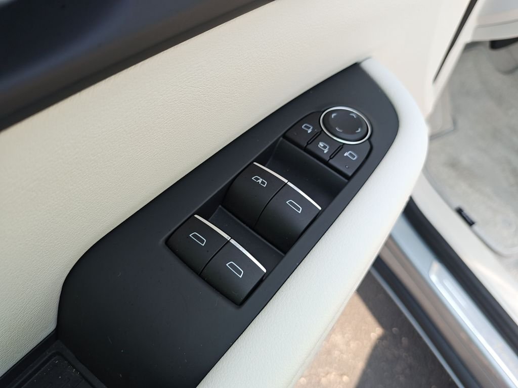 Used 2025 Gray Buick Avenir image 11