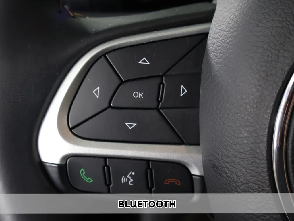 Used 2019 Laser Blue Pearlcoat Jeep Latitude image 4