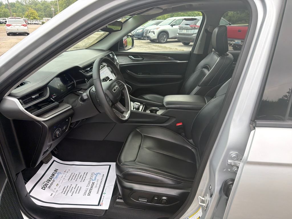 Used 2024 Silver Jeep 4xe image 13