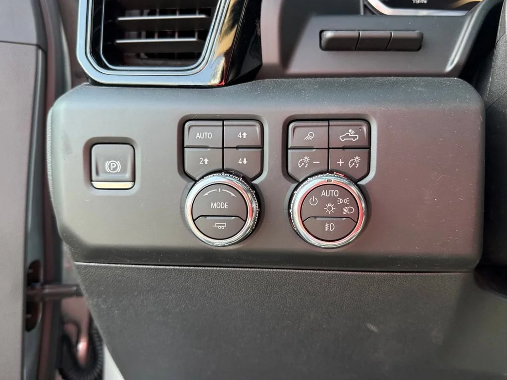 New 2026 Sterling Metallic GMC AT4 image 30