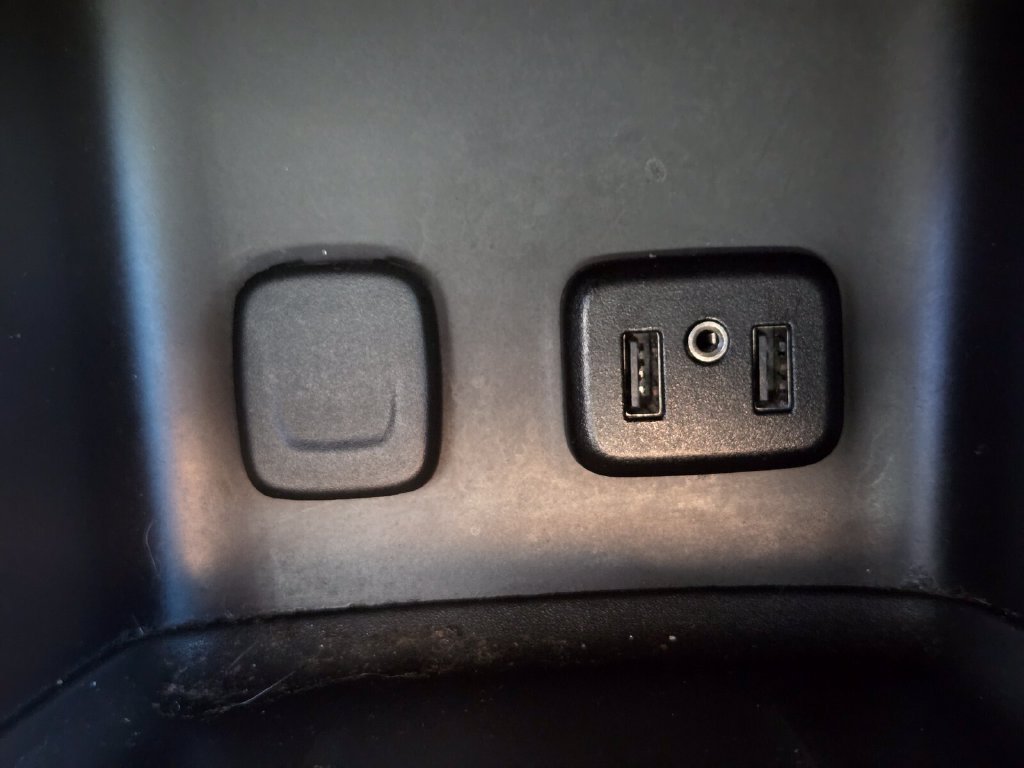 Used 2018 White GMC SLT-2 image 33