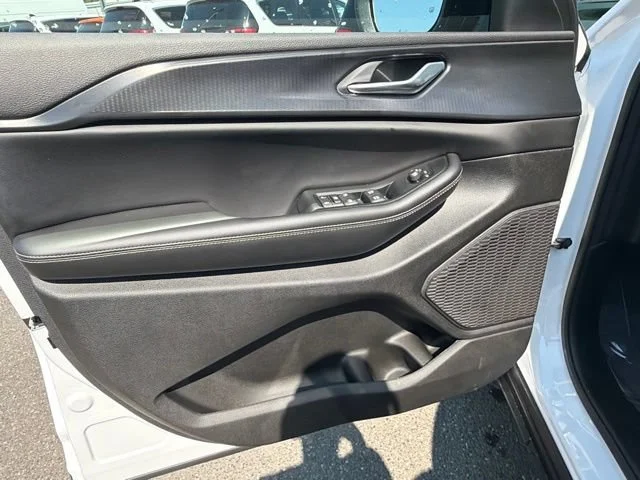 New 2026 Bright White Clearcoat Jeep Laredo image 17