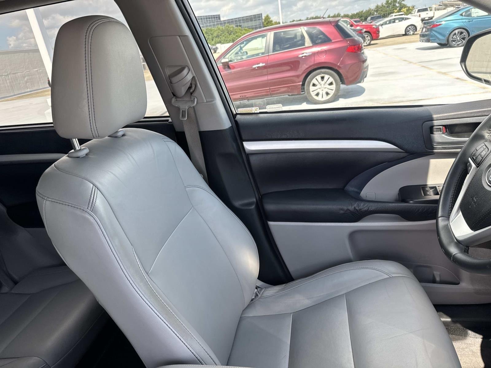 Used 2015 Predawn Gray Mica Toyota XLE image 10