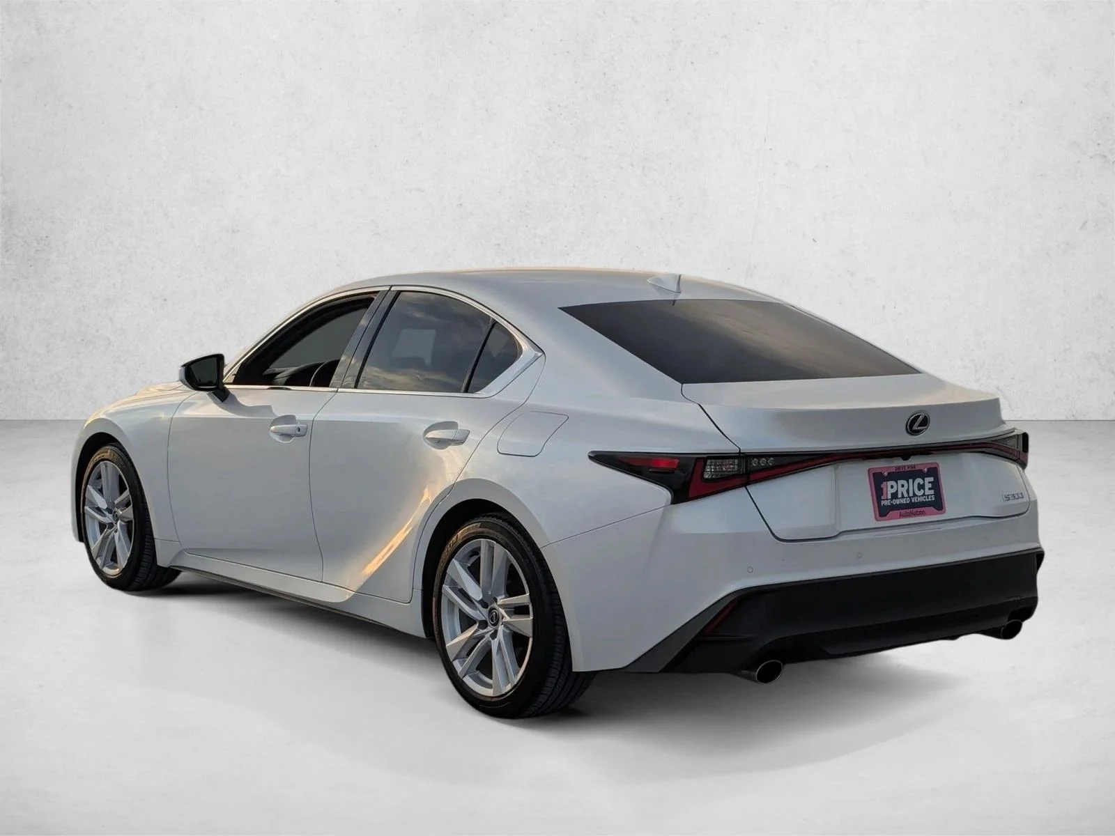 2024 Lexus IS 300 - Photo 8