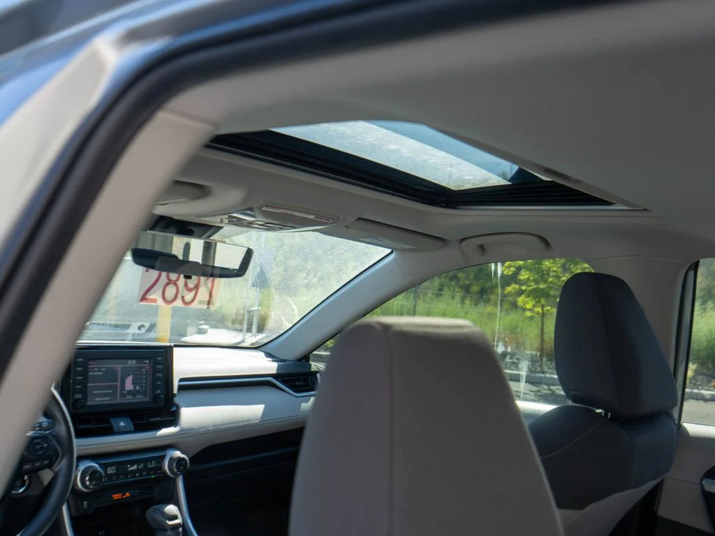 Used 2019 Silver Toyota XLE image 14