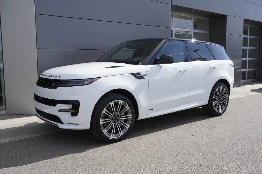 New 2026 Fuji White LAND ROVER Dynamic SE image 3