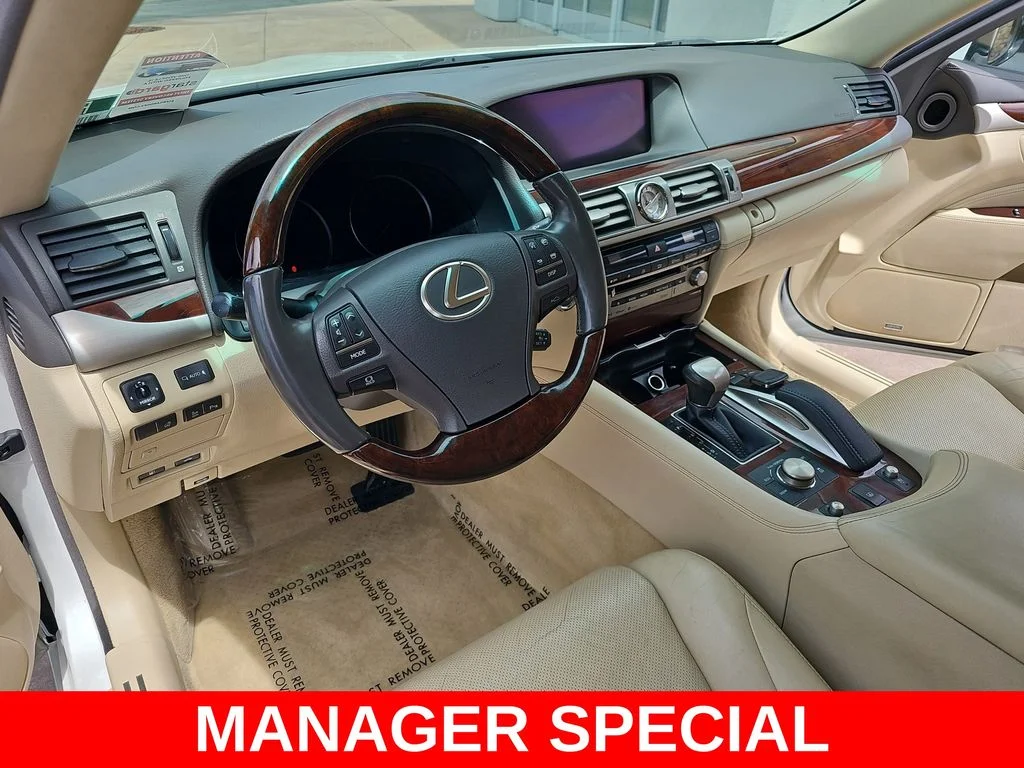 Used 2016 White Lexus 460 image 16