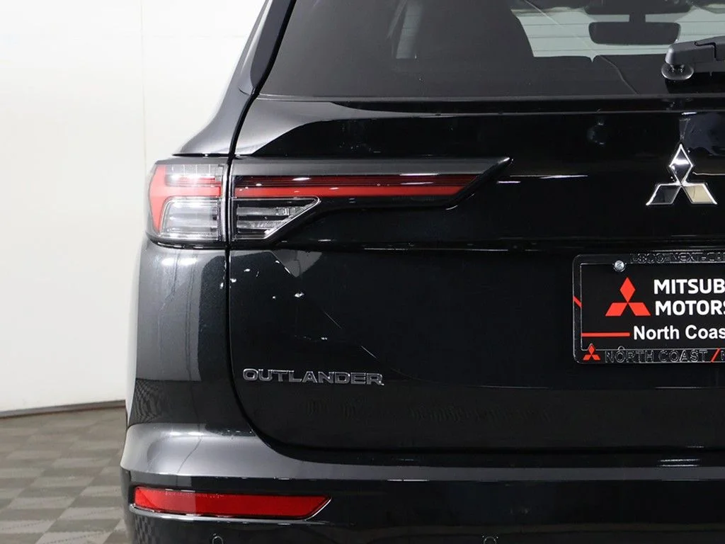 New 2026 Black Mitsubishi SE image 16