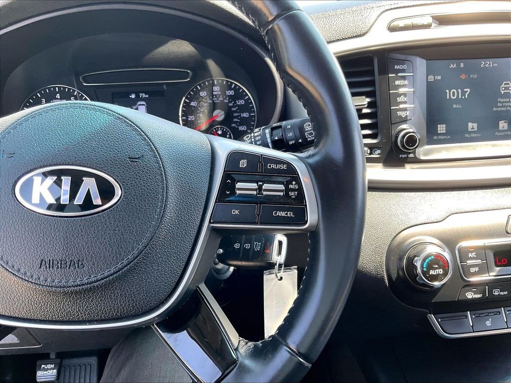Used 2019 White Kia LX image 23