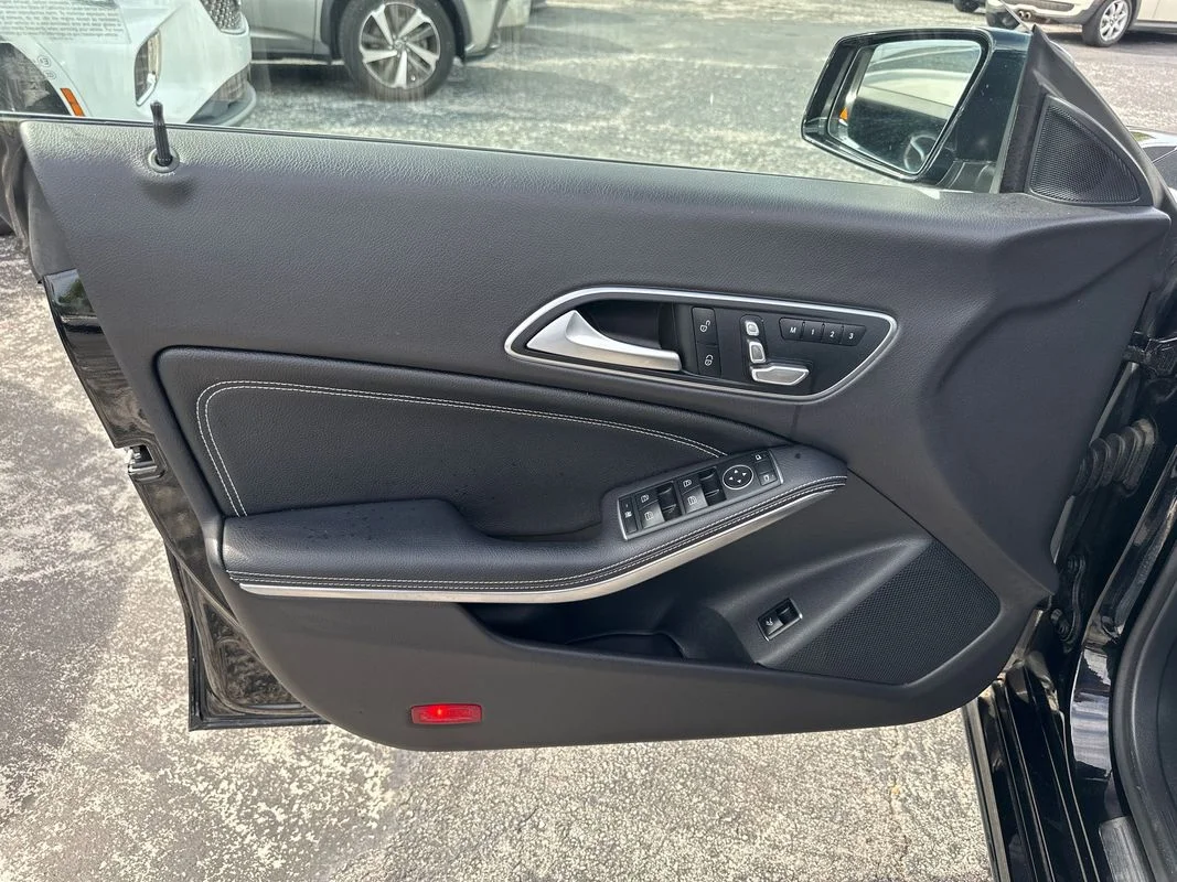 Used 2019 Black Mercedes-Benz 4MATIC® image 14