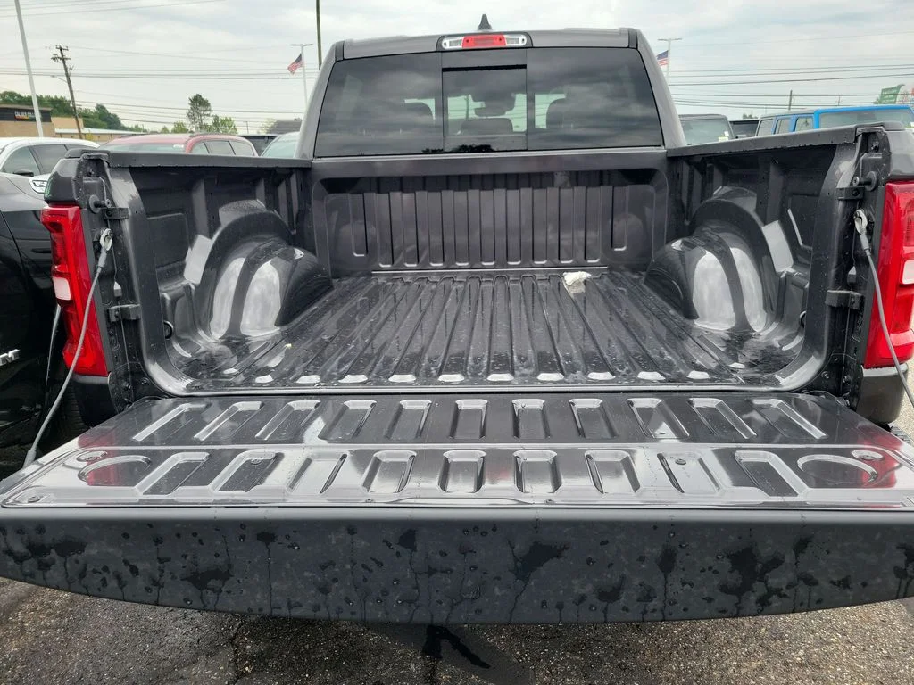 New 2026 Granite Crystal Metallic Clearcoat RAM Big Horn/Lone Star image 8