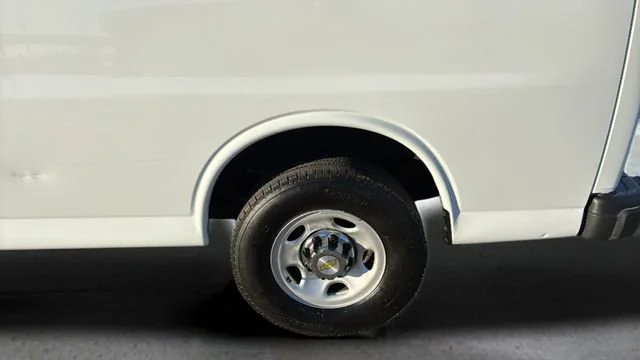 Used 2024 Summit White Chevrolet 1LT image 30