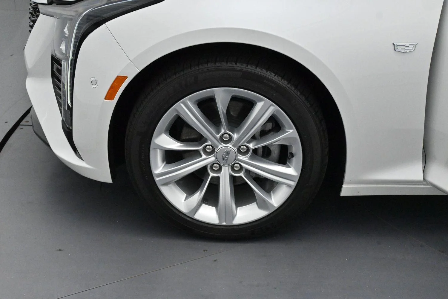 Used 2025 Crystal White Tricoat Cadillac Premium Luxury image 39