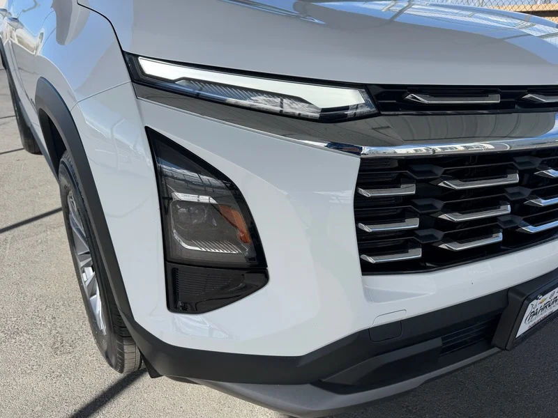 Used 2026 Summit White Chevrolet LT image 28