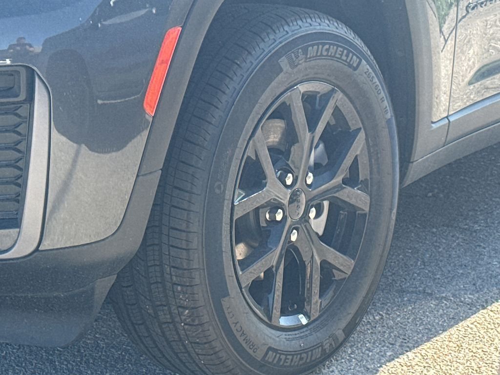 New 2026 Baltic Gray Metallic Clearcoat Jeep Altitude image 4