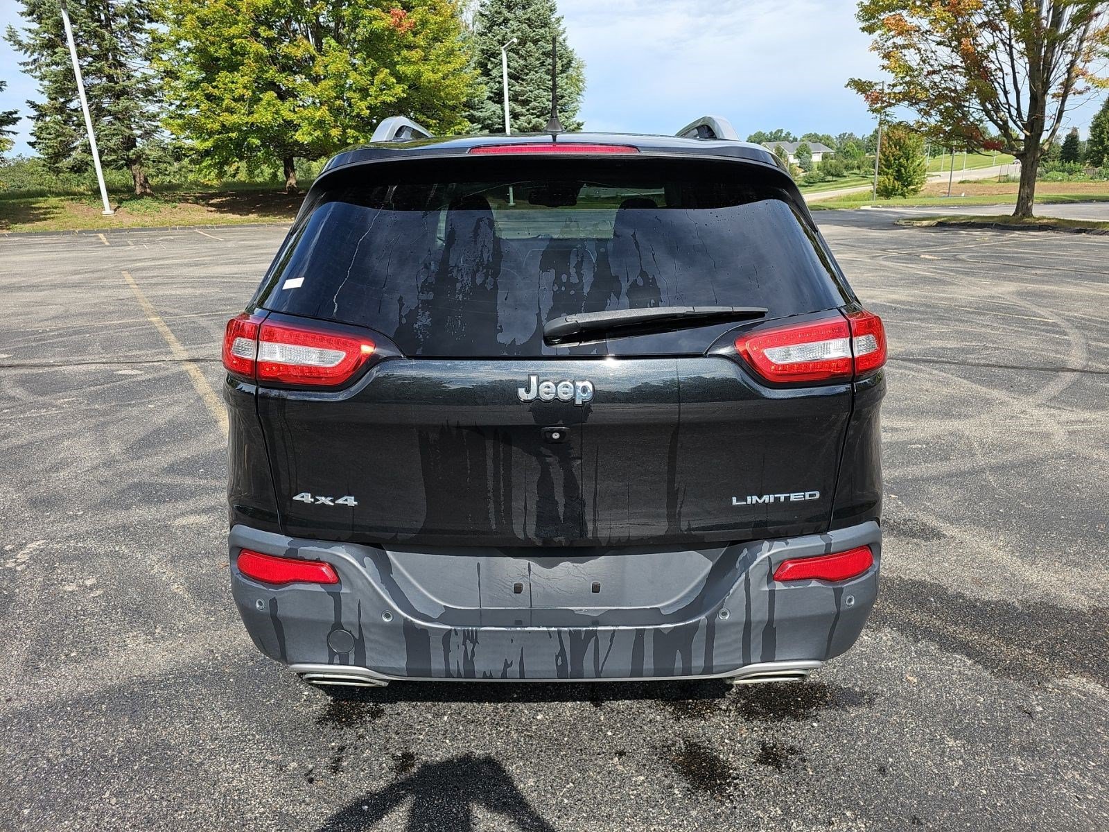 Used 2016 Brilliant Black Crystal Pearlcoat Jeep Limited image 4
