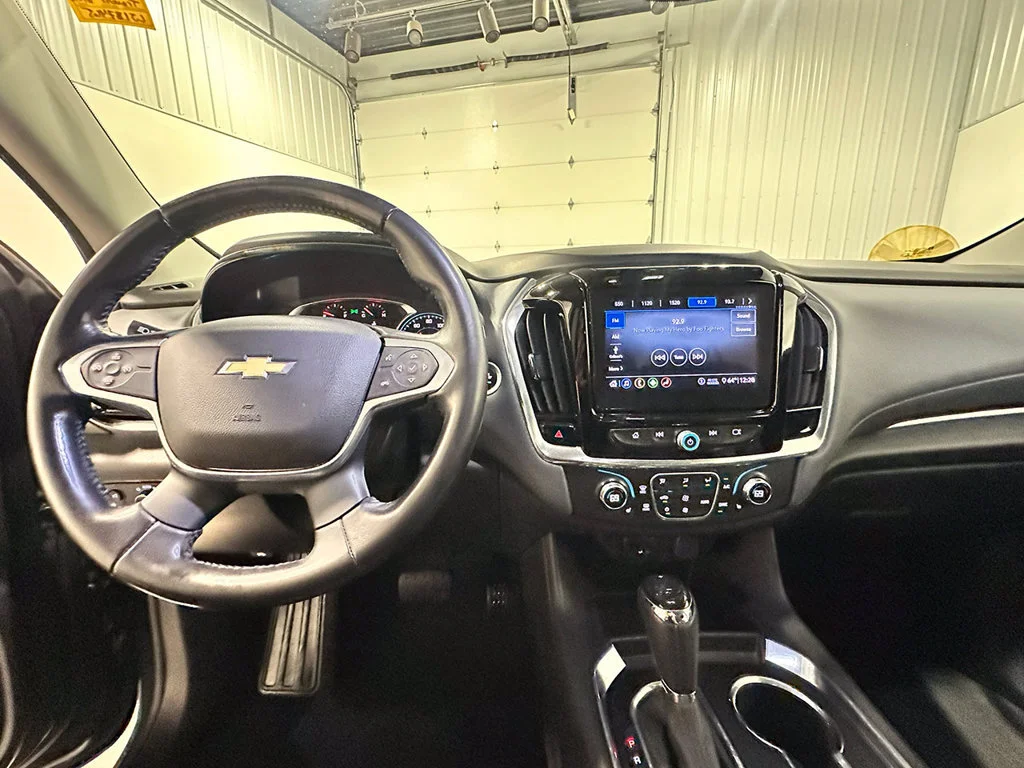 Used 2020 GRAPHITE METALLIC Chevrolet LT Leather image 40