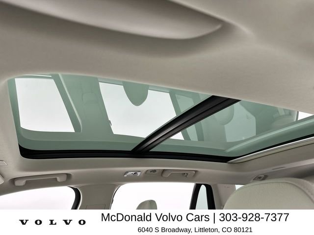 Used 2021 White Volvo T6 Momentum image 22