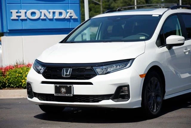 New 2026 Platinum White Pearl Honda Touring image 2