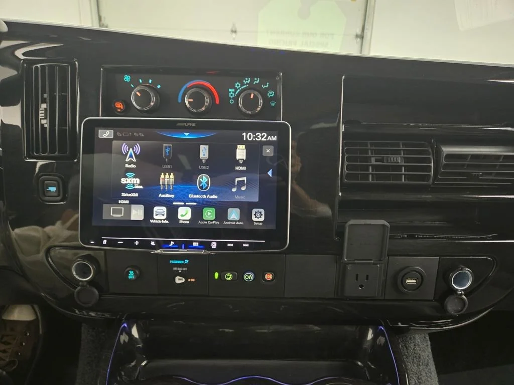 2023 GMC Savana Cargo Work Van - Photo 27
