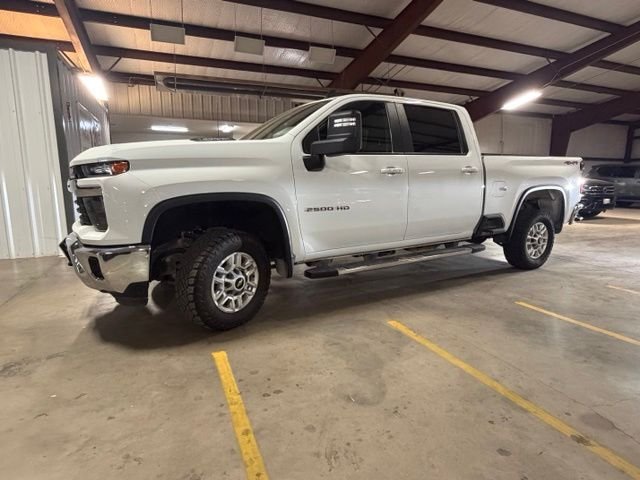 Used 2025 White Chevrolet LT image 4