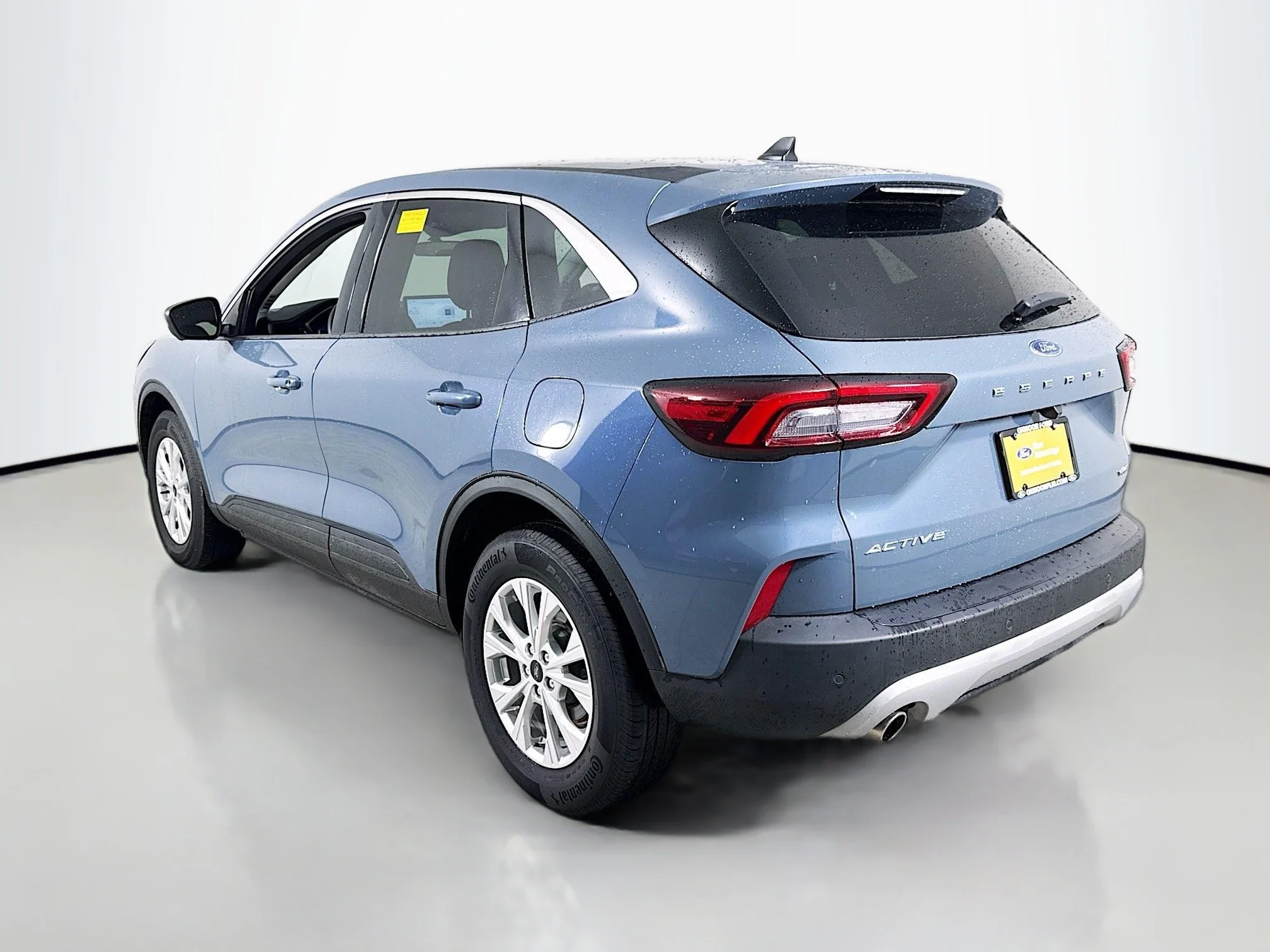 Used 2023 Vapor Blue Metallic Ford Active image 5