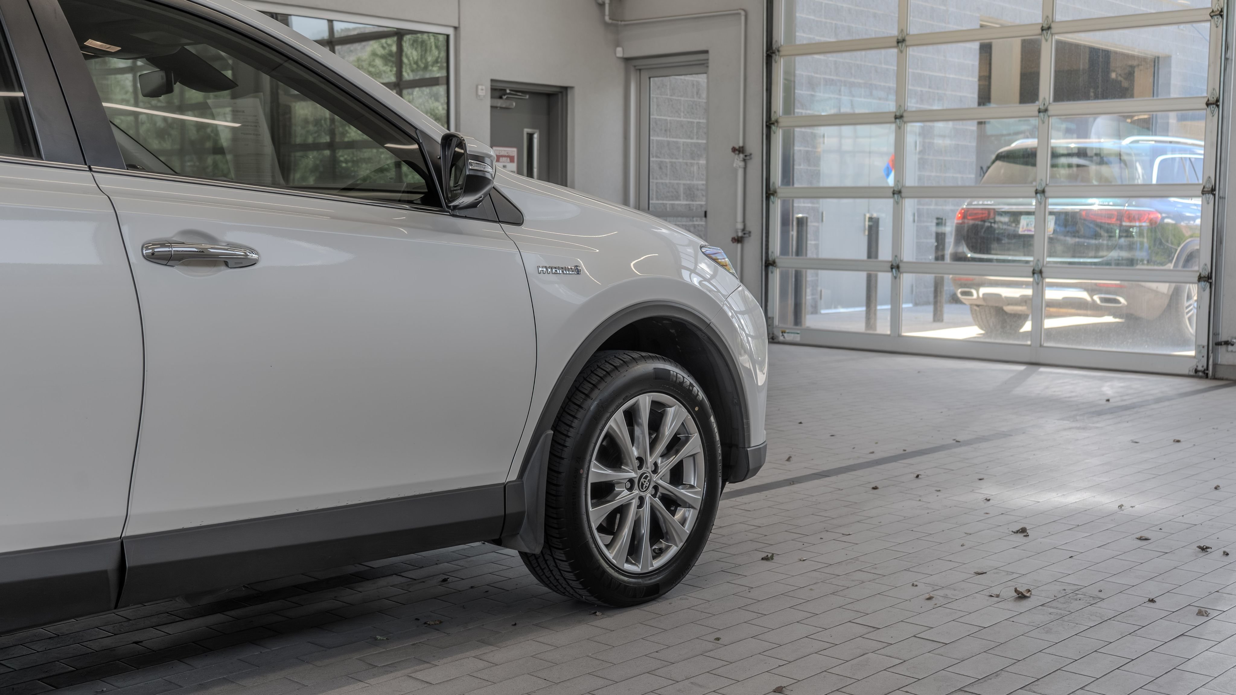 Used 2018 Blizzard Pearl Toyota Limited image 30