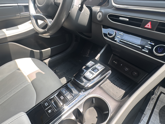 Used 2023 Black Hyundai Limited image 22