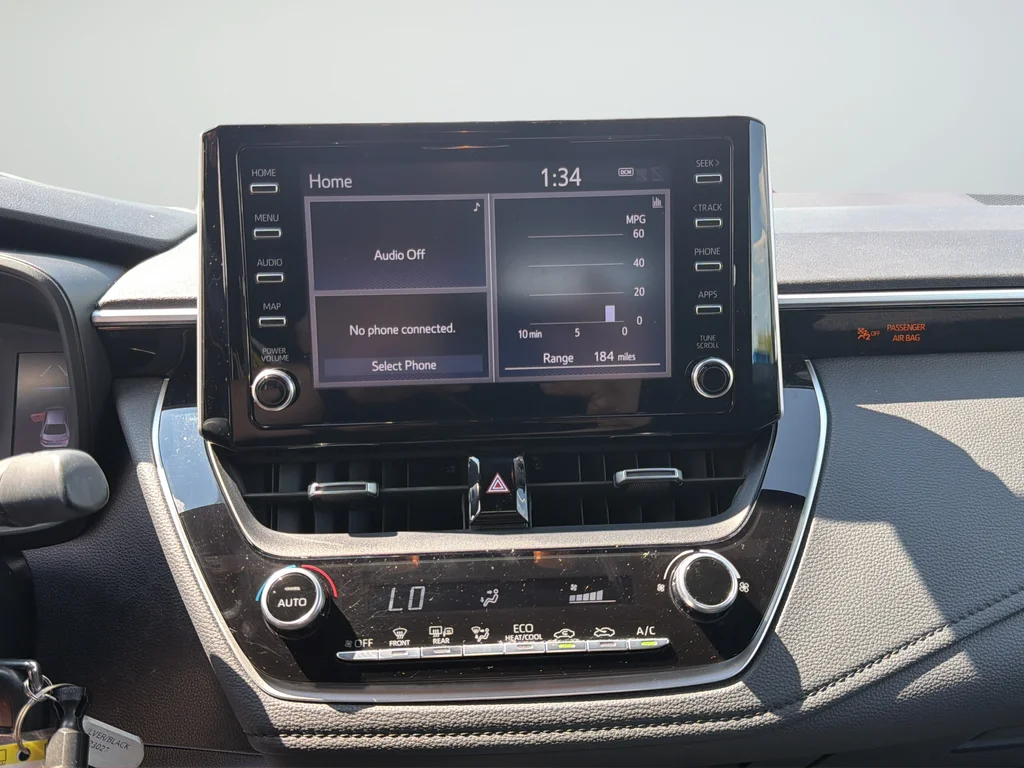 Used 2020 Silver Toyota SE image 12