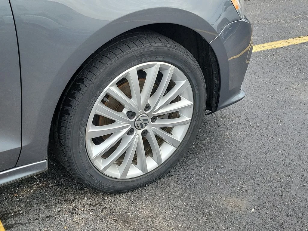 Used 2015 Gray Volkswagen 1.8T SE image 6
