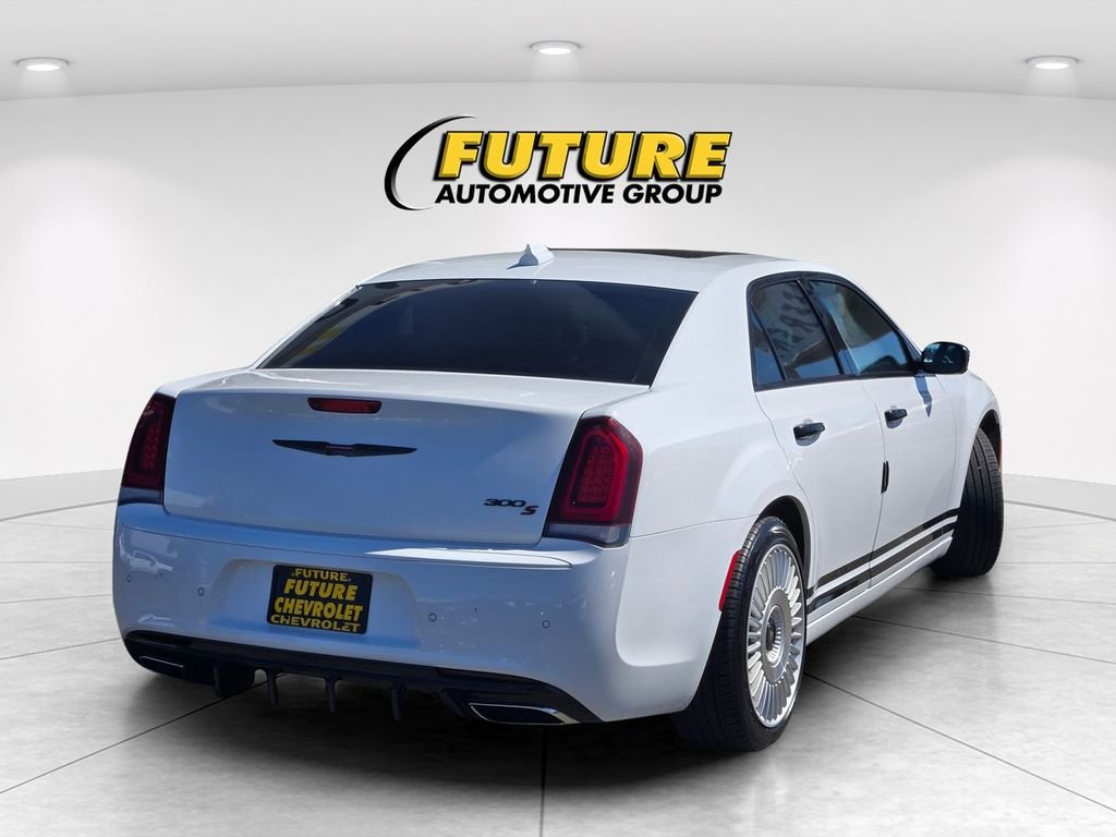 Used 2022 White Chrysler S image 4