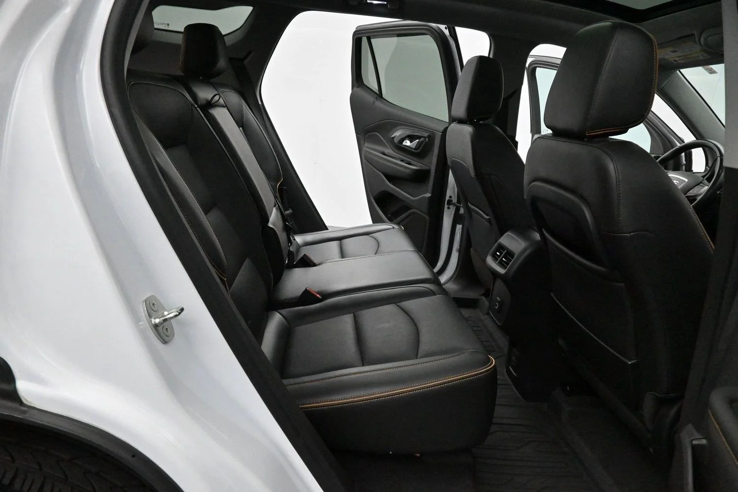 Used 2022 Summit White GMC AT4 image 37