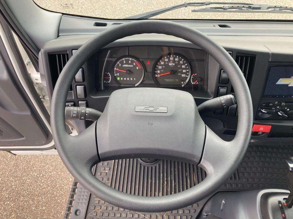New 2025 Arc White Chevrolet MEDIUM ASH GRAY image 4