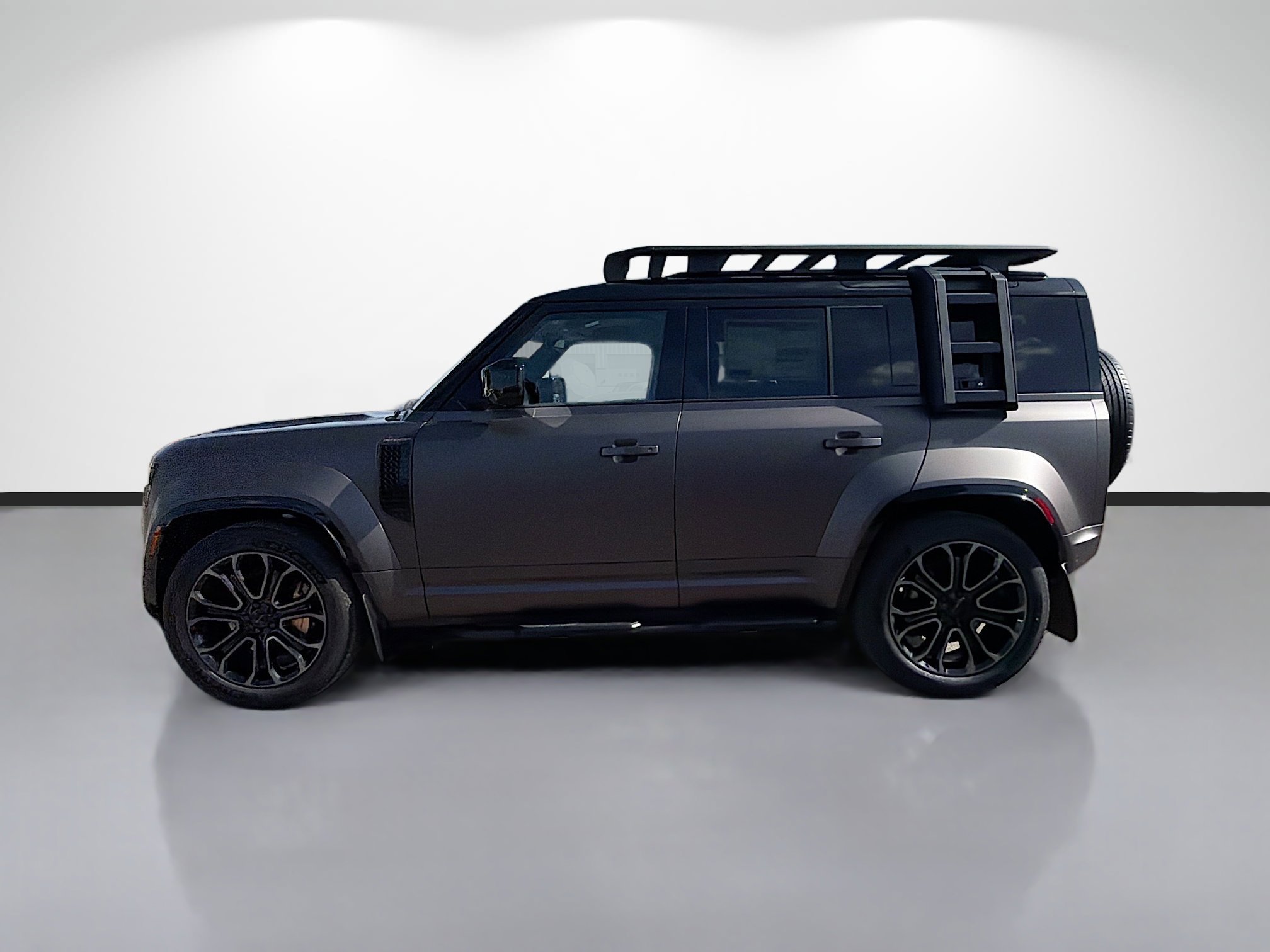 New 2026 Charente Grey Land Rover OCTA image 2
