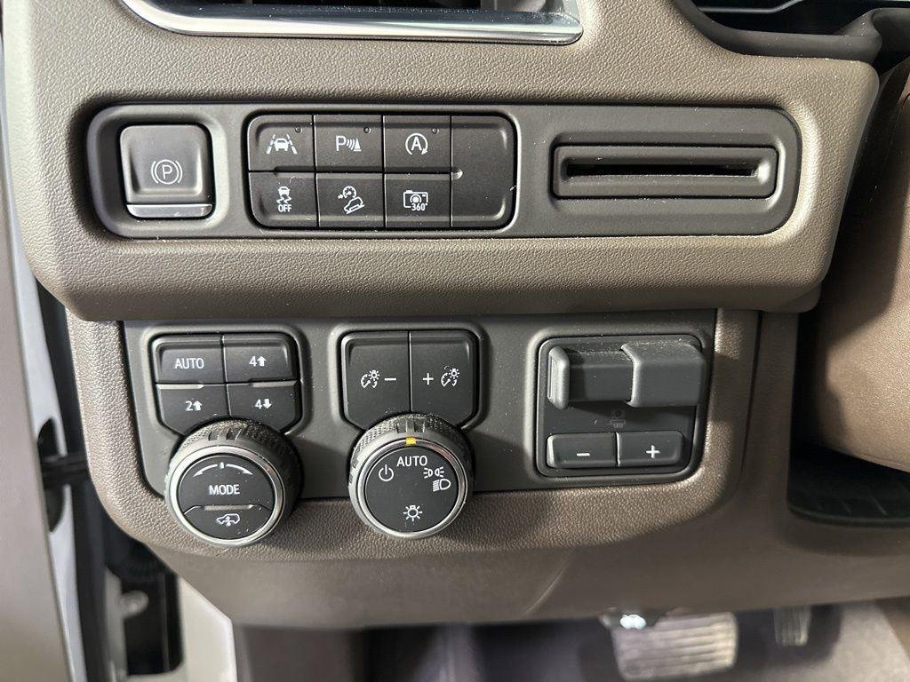 Used 2023 Pearl Chevrolet Z71 image 22