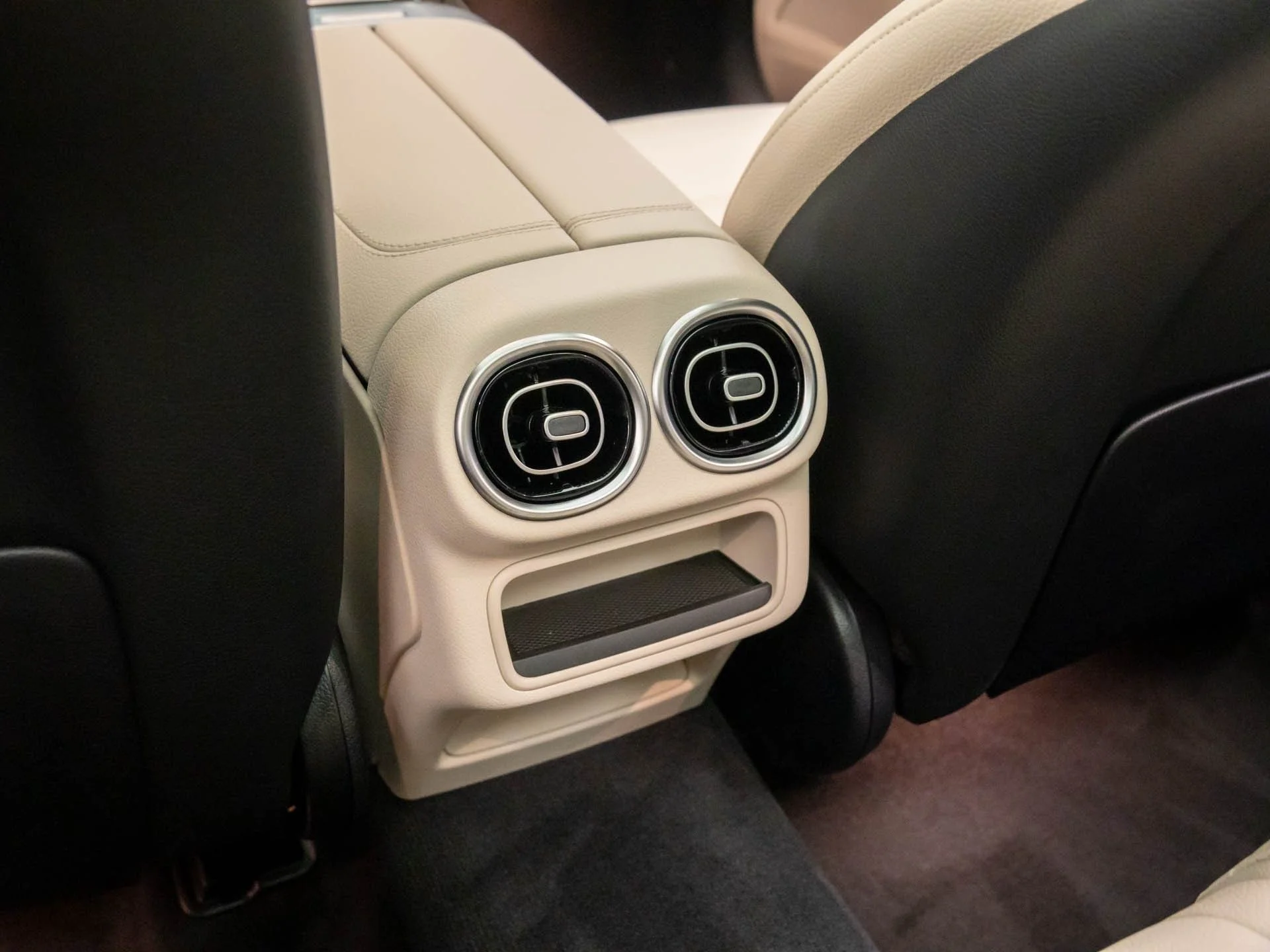 New 2026 White Mercedes-Benz GLC 300 image 17