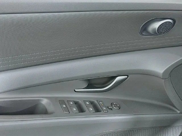 New 2026 Hyundai ELANTRA SE