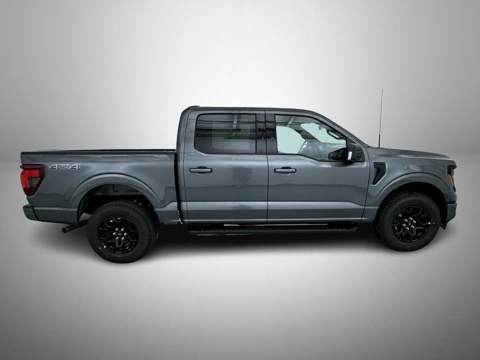 New 2026 Carbonized Gray Metallic Ford XLT image 4