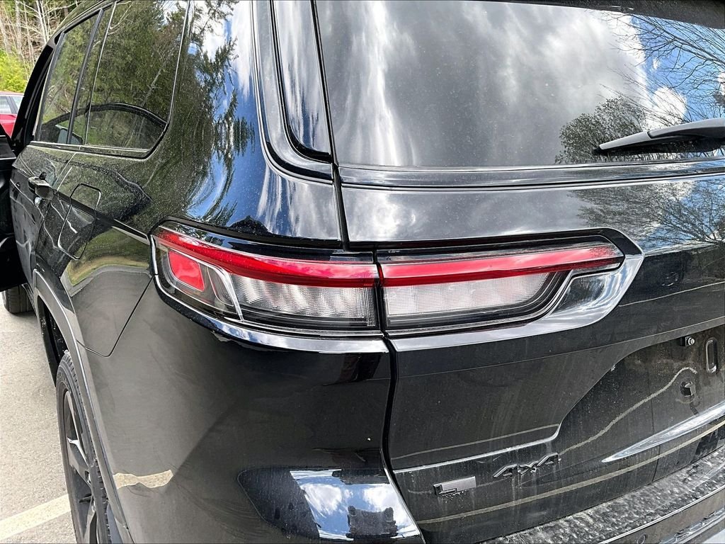 Used 2023 Black Jeep Limited image 27