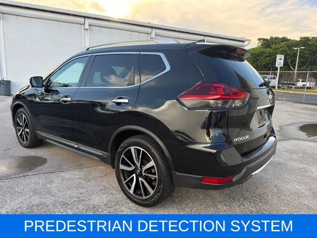 Used 2020 Black Nissan SL image 4